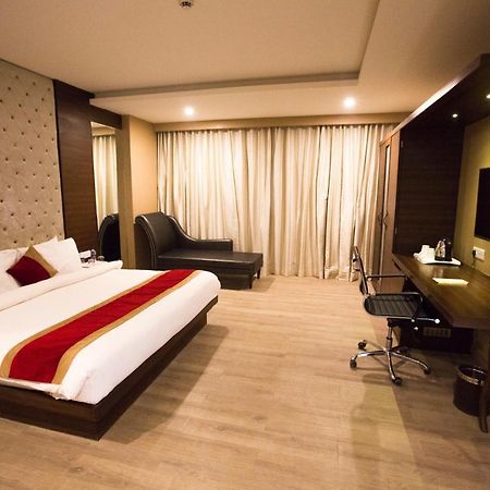 Anjushree Hotel Ujjain Bagian luar foto