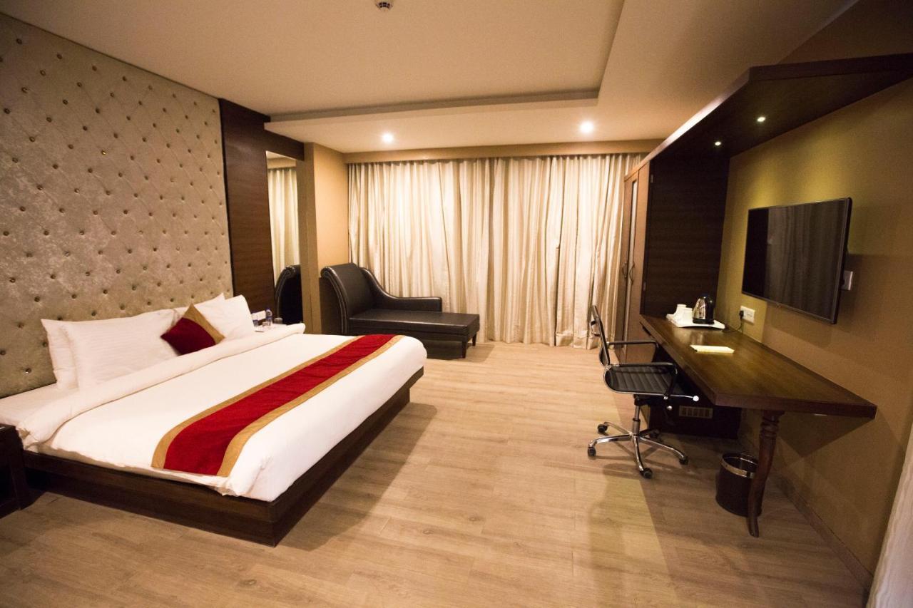 Anjushree Hotel Ujjain Bagian luar foto