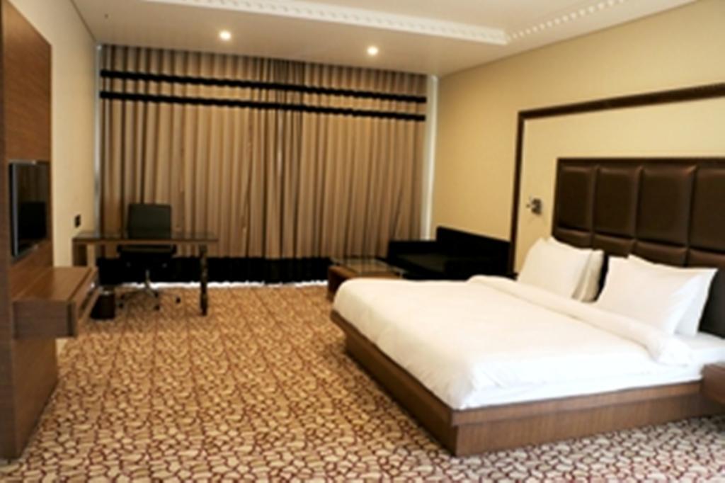 Anjushree Hotel Ujjain Bagian luar foto