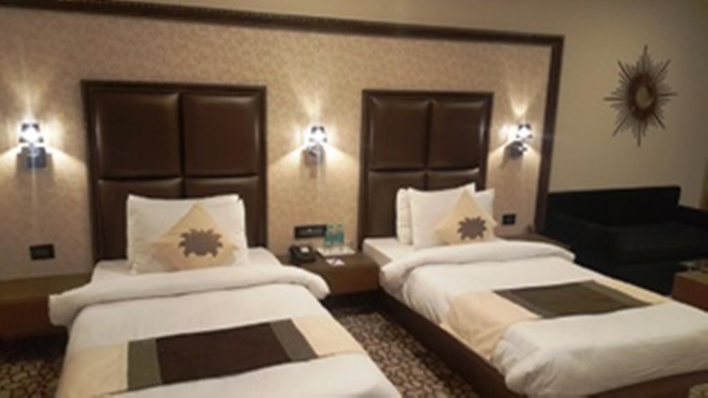 Anjushree Hotel Ujjain Bagian luar foto