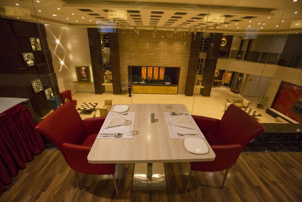 Anjushree Hotel Ujjain Bagian luar foto