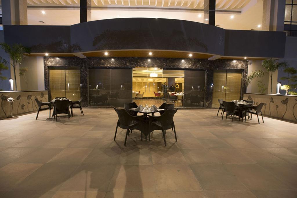 Anjushree Hotel Ujjain Bagian luar foto
