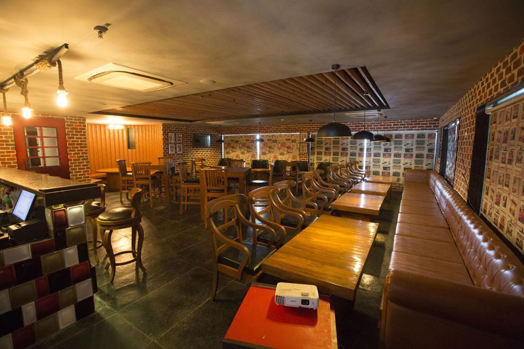 Anjushree Hotel Ujjain Bagian luar foto