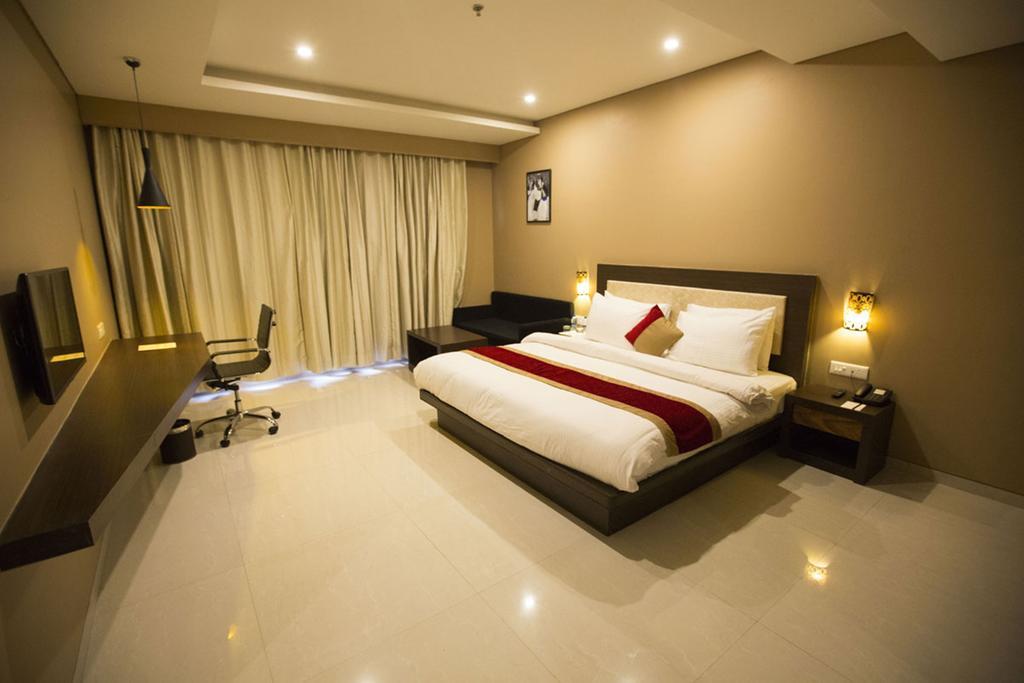 Anjushree Hotel Ujjain Bagian luar foto