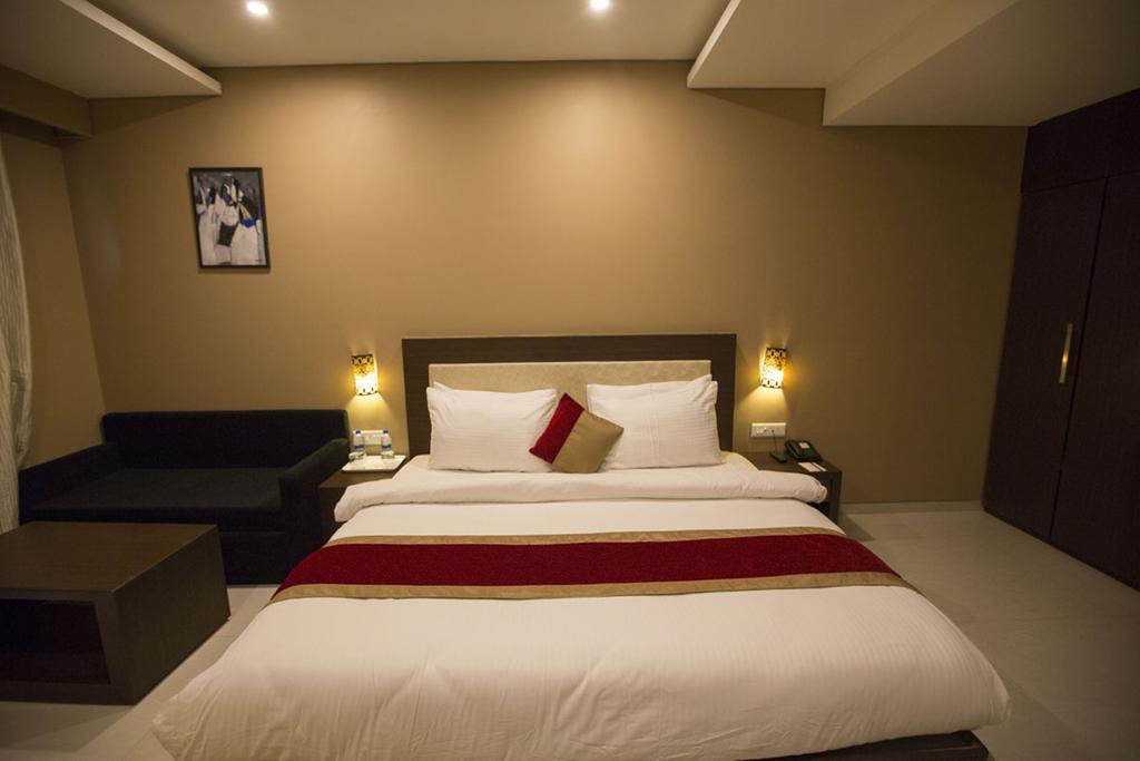 Anjushree Hotel Ujjain Bagian luar foto