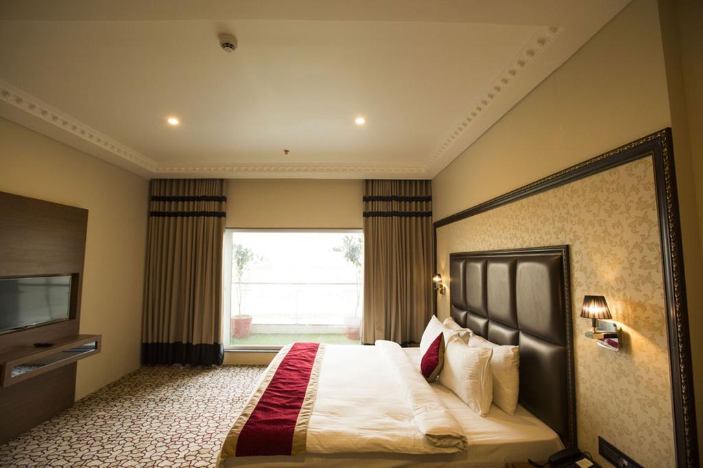 Anjushree Hotel Ujjain Bagian luar foto