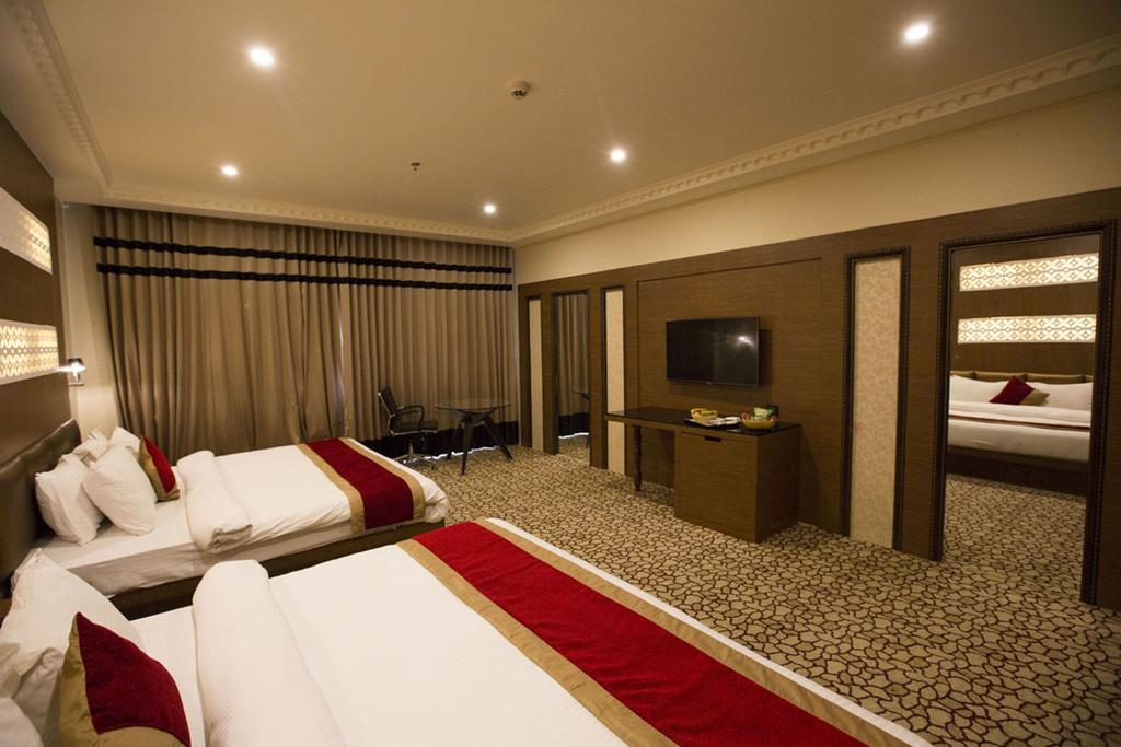 Anjushree Hotel Ujjain Bagian luar foto