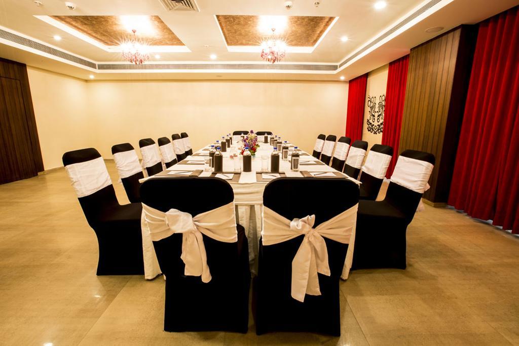 Anjushree Hotel Ujjain Bagian luar foto