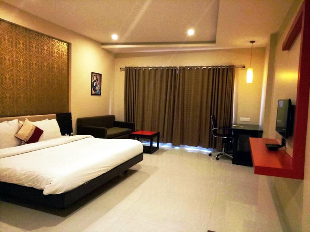 Anjushree Hotel Ujjain Bagian luar foto