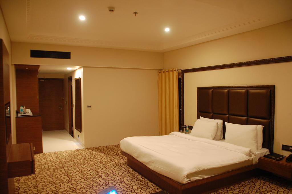 Anjushree Hotel Ujjain Bagian luar foto