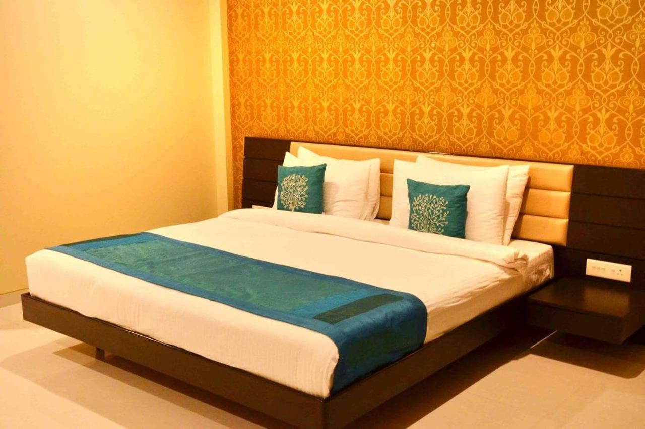 Anjushree Hotel Ujjain Bagian luar foto