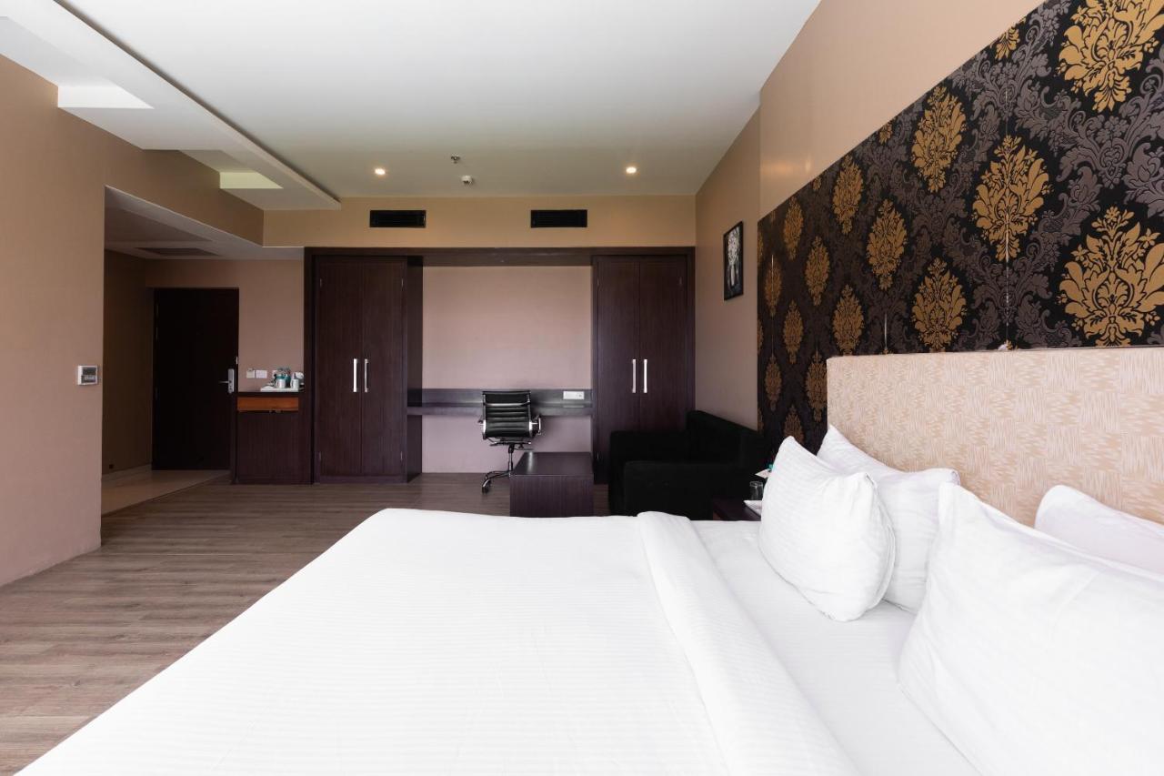 Anjushree Hotel Ujjain Bagian luar foto
